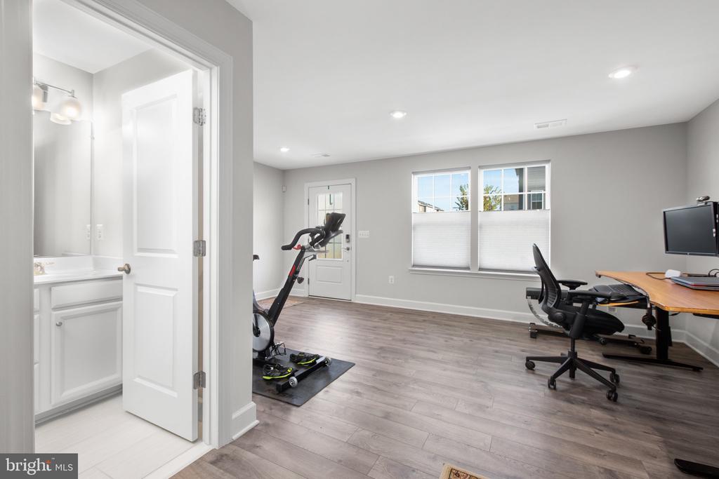 1827 Sag Harbor Ln