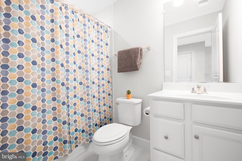 1827 Sag Harbor Ln