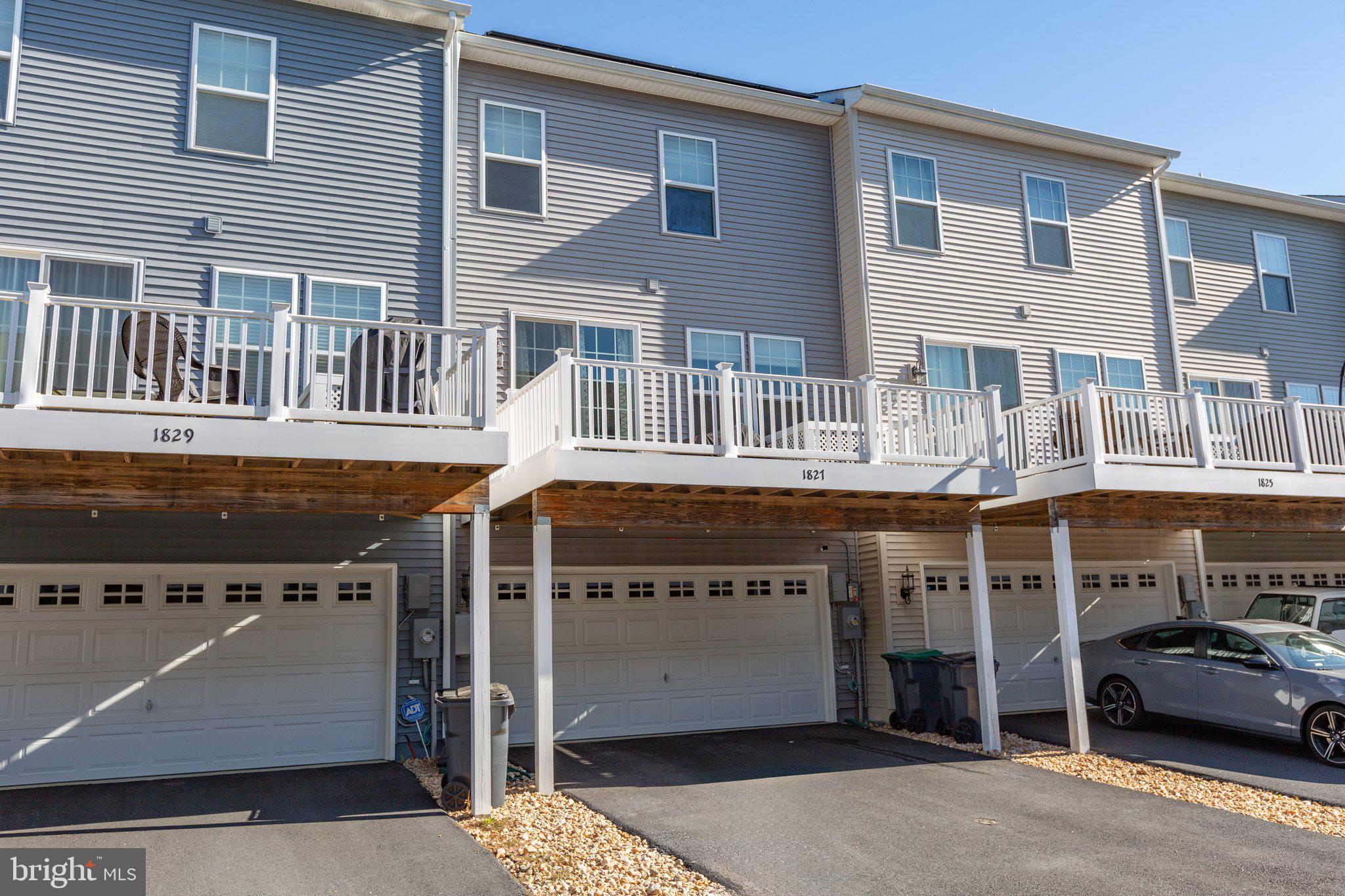 1827 Sag Harbor Ln