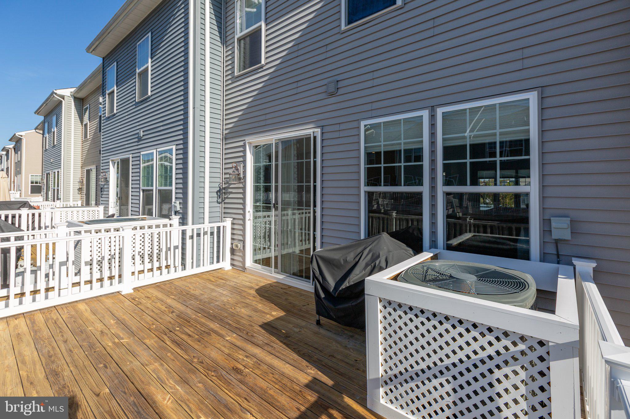 1827 Sag Harbor Ln