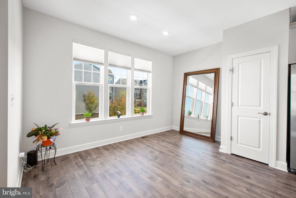 1827 Sag Harbor Ln