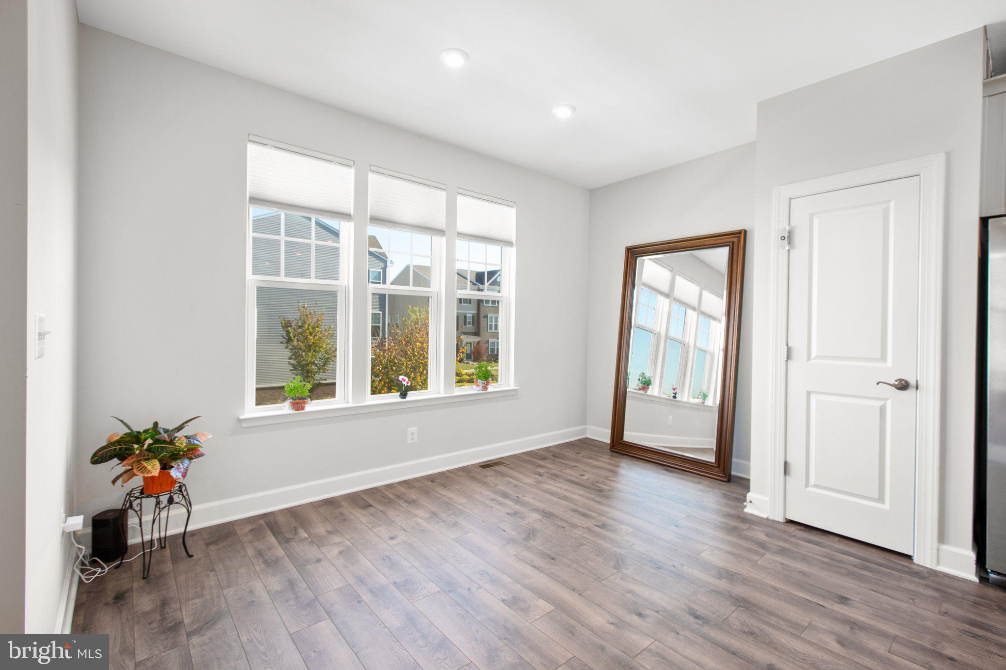 1827 Sag Harbor Ln