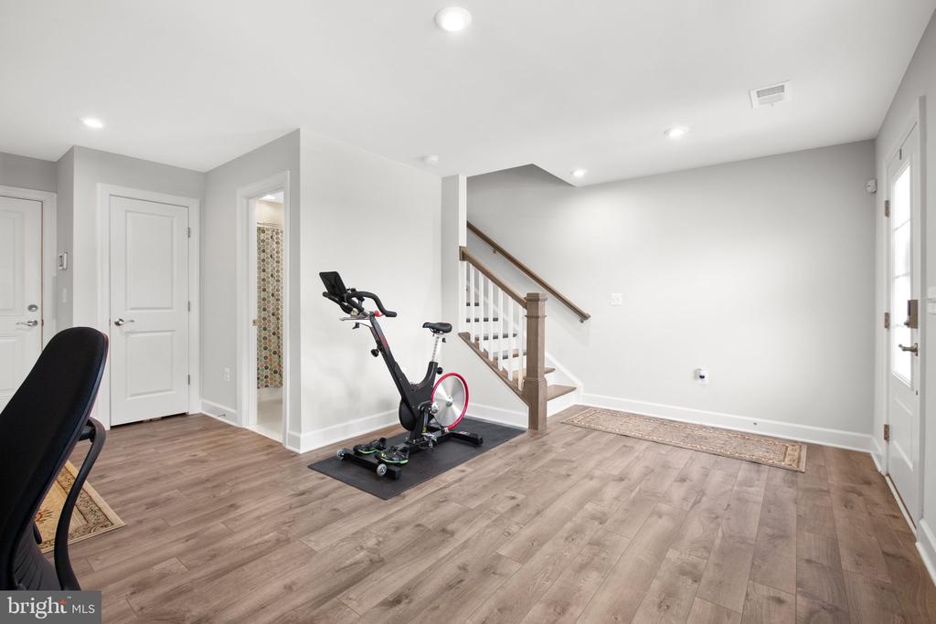 1827 Sag Harbor Ln
