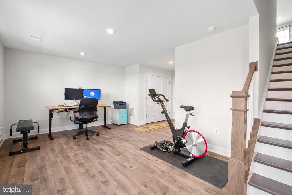 1827 Sag Harbor Ln
