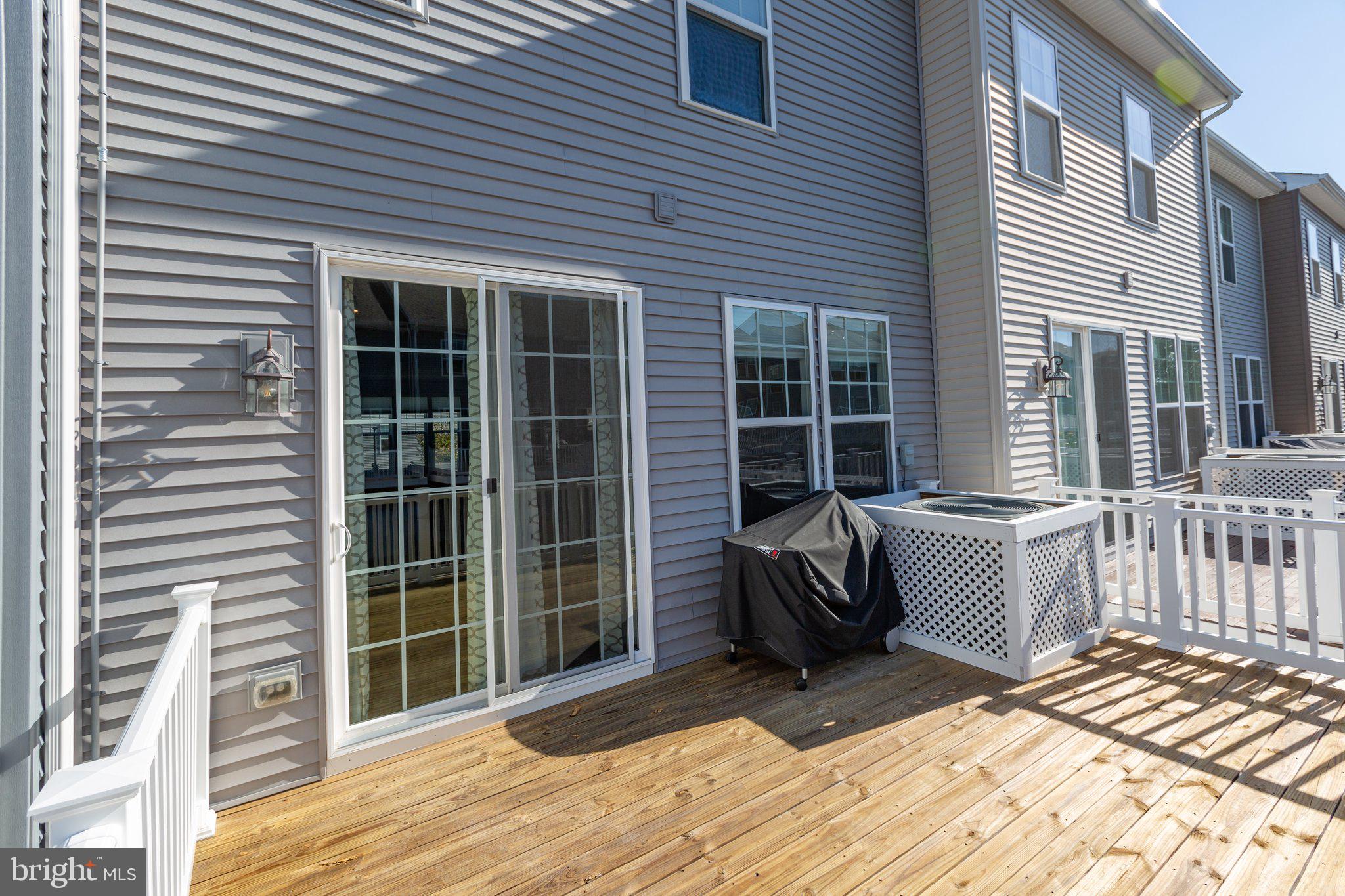1827 Sag Harbor Ln