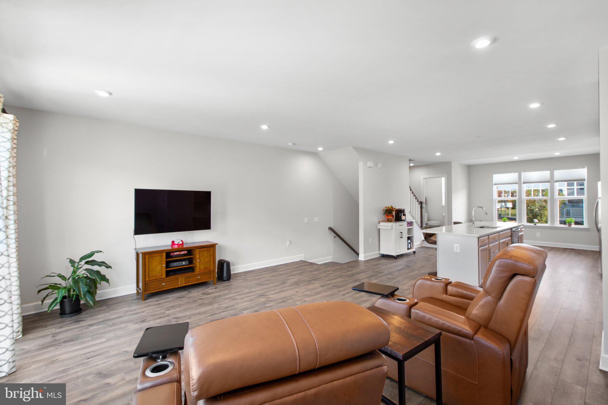 1827 Sag Harbor Ln