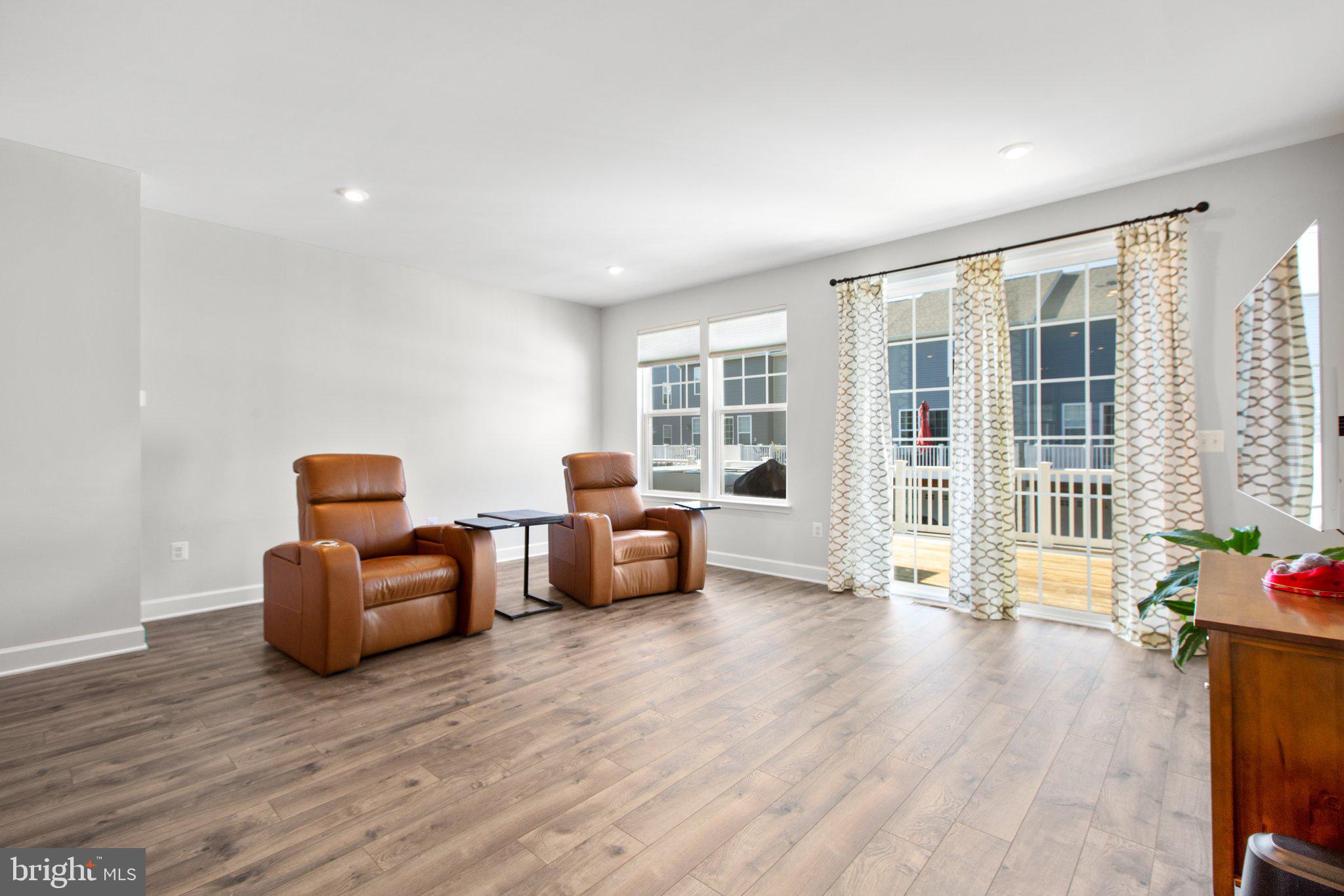 1827 Sag Harbor Ln