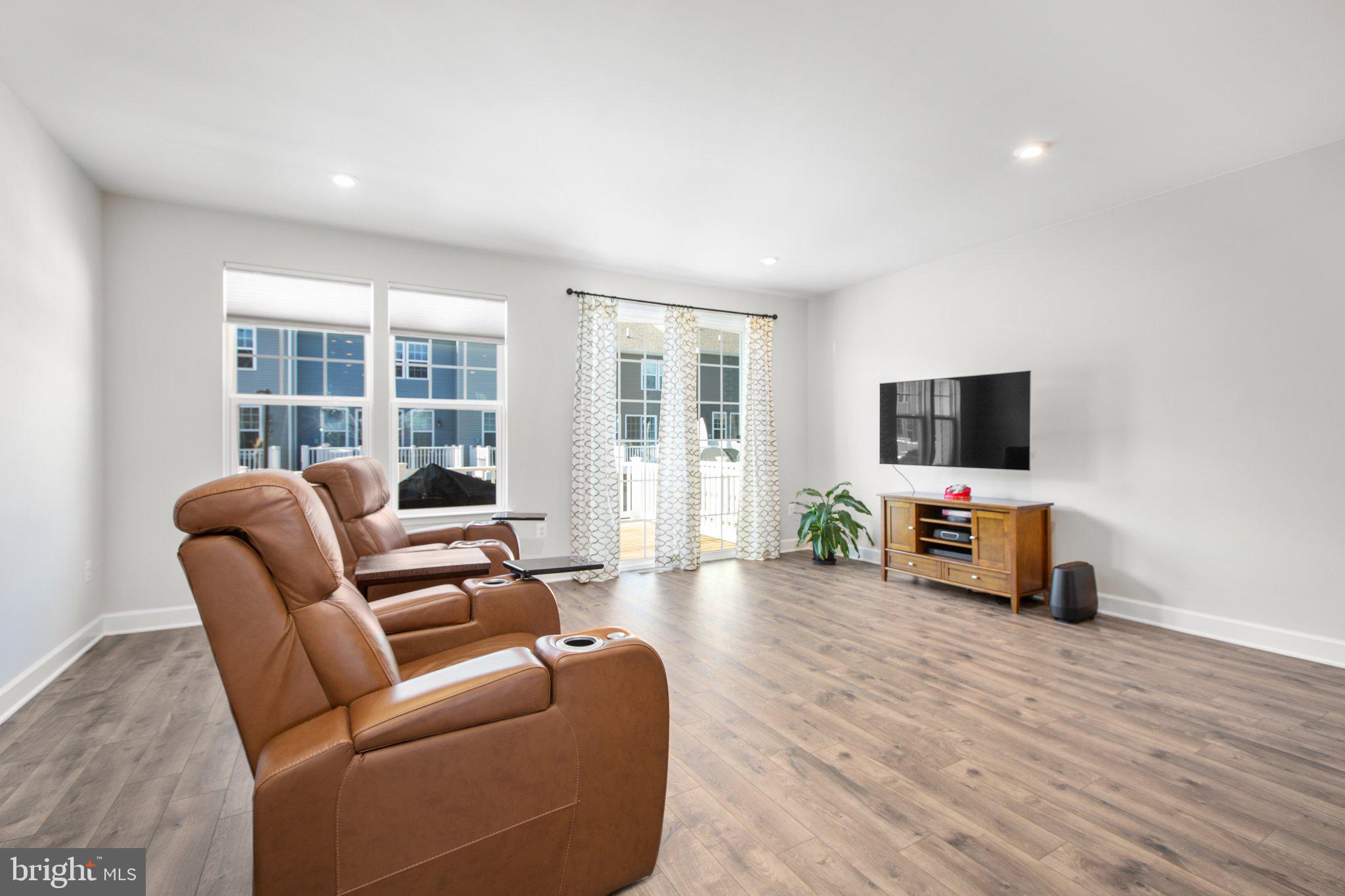 1827 Sag Harbor Ln