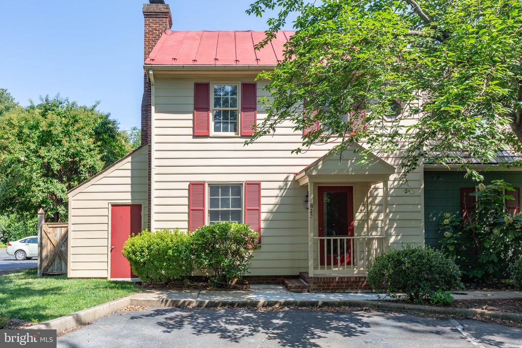 823 College Ave