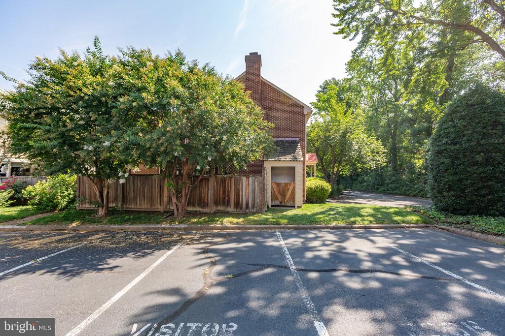 823 College Ave