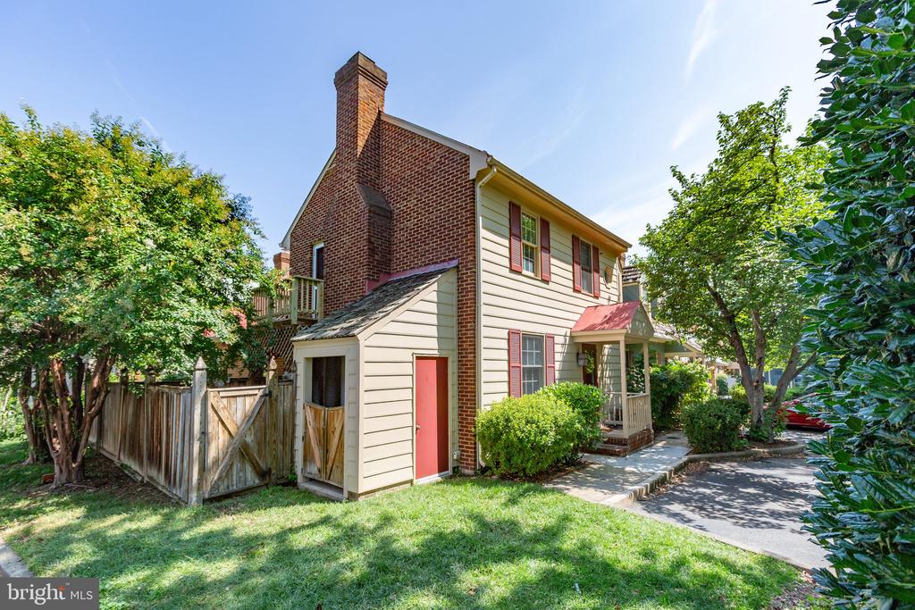 823 College Ave