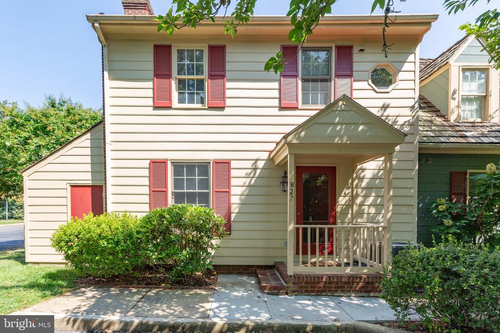 823 College Ave