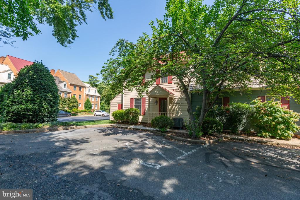 823 College Ave