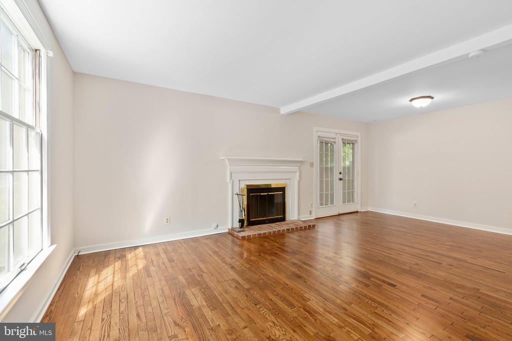 823 College Ave