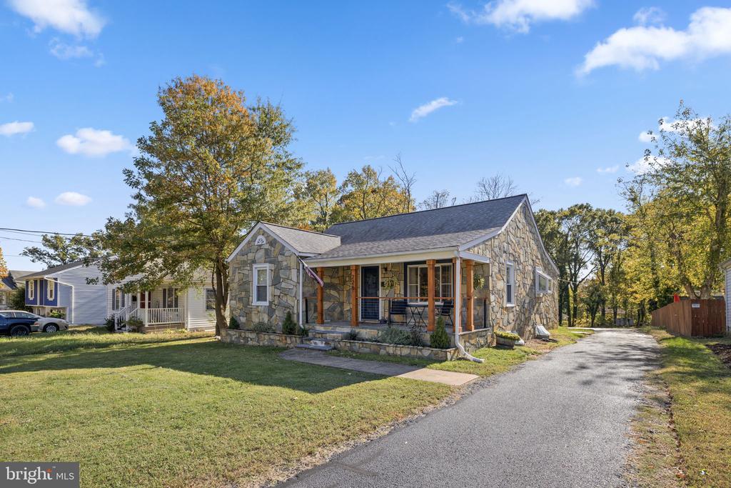 226 HILLCREST DRIVE