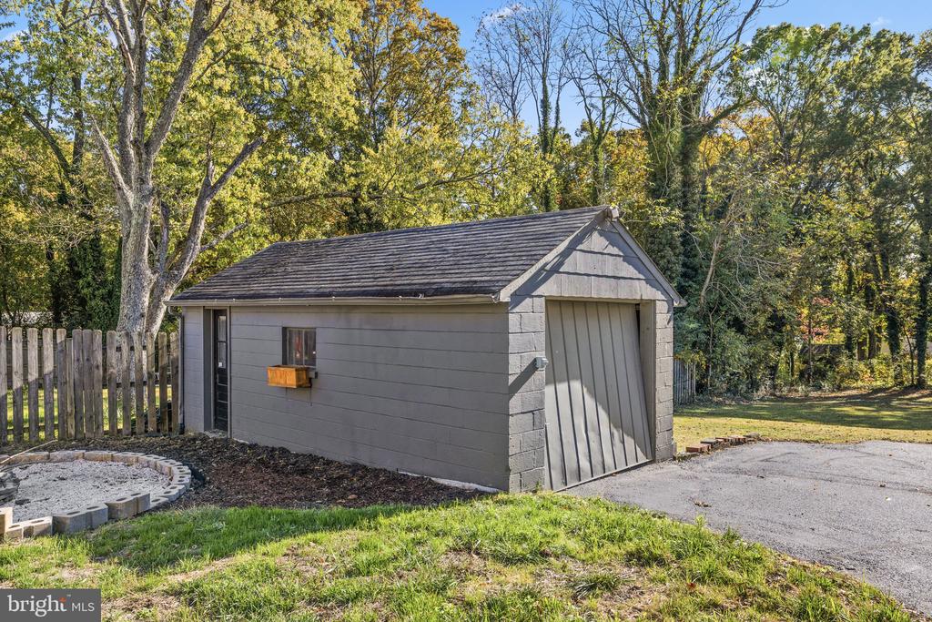 226 HILLCREST DRIVE