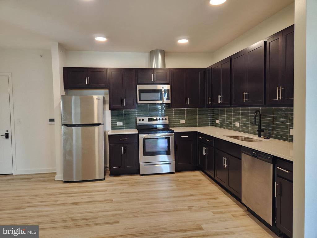102 HANOVER STREET 407