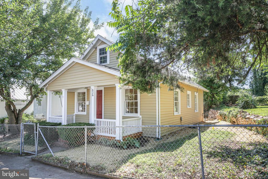 626 CHARLOTTE STREET