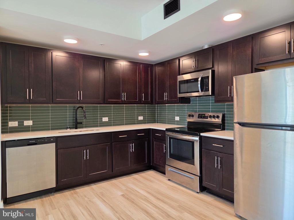 102 HANOVER STREET 208