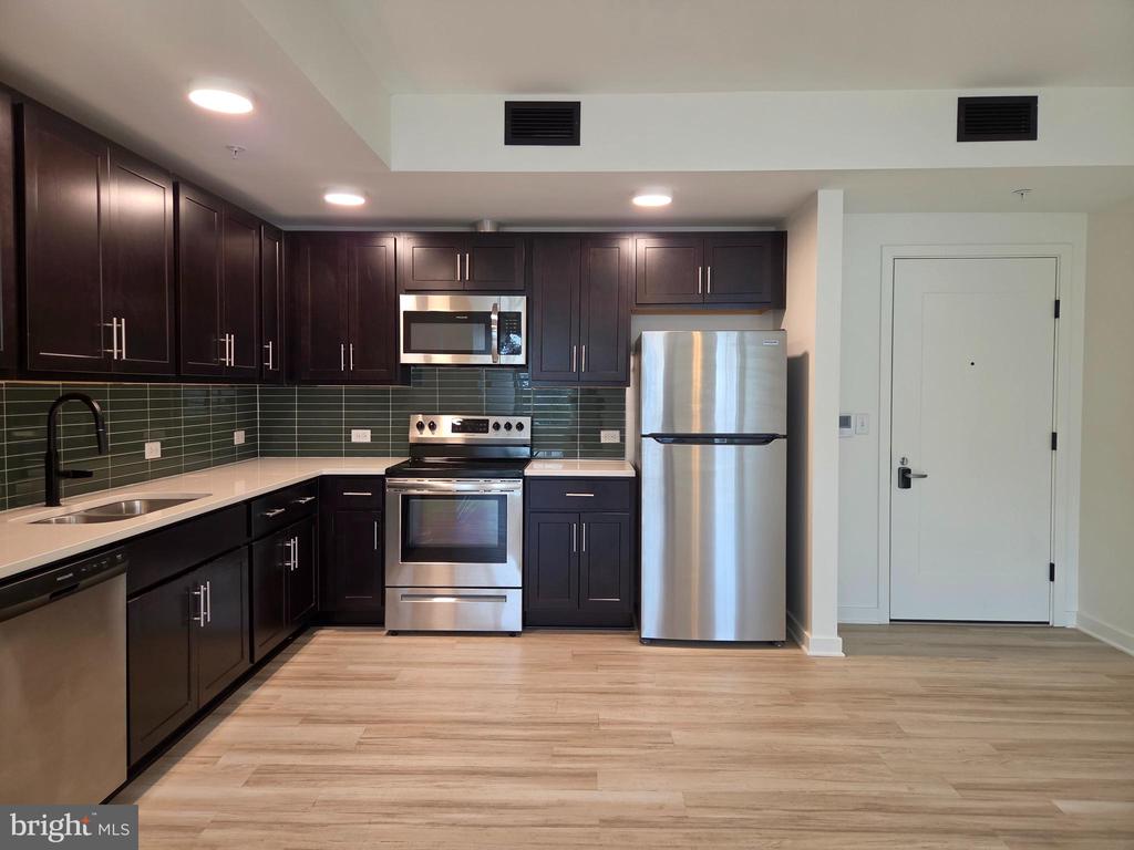 102 HANOVER STREET 204