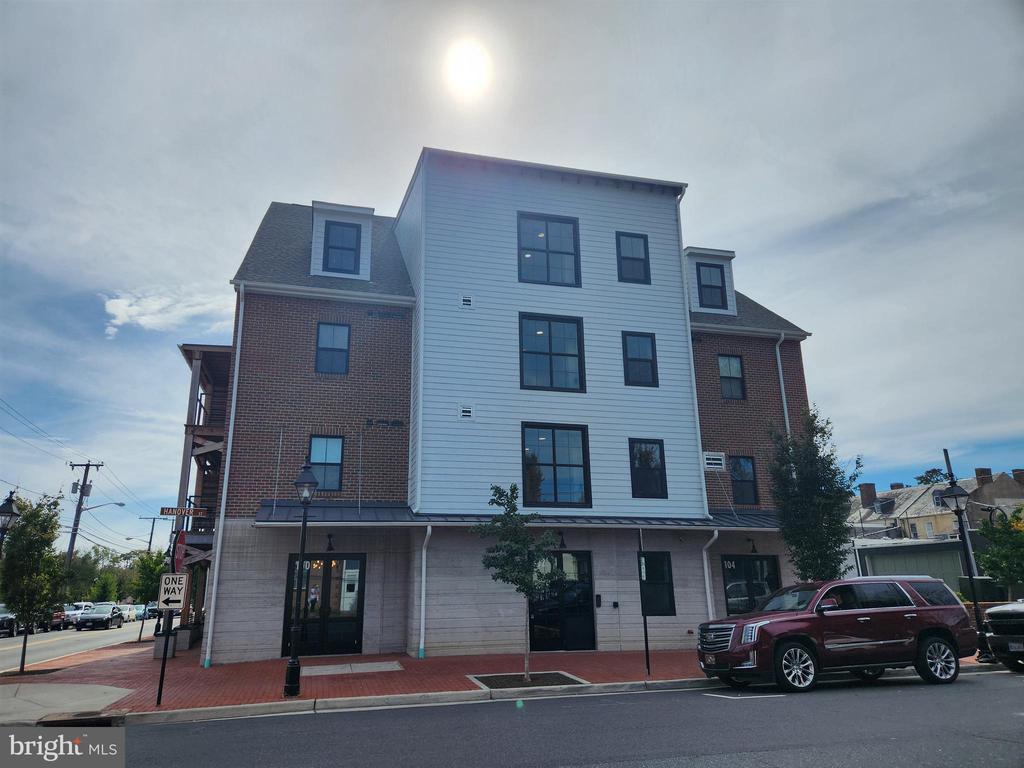 102 HANOVER STREET 204