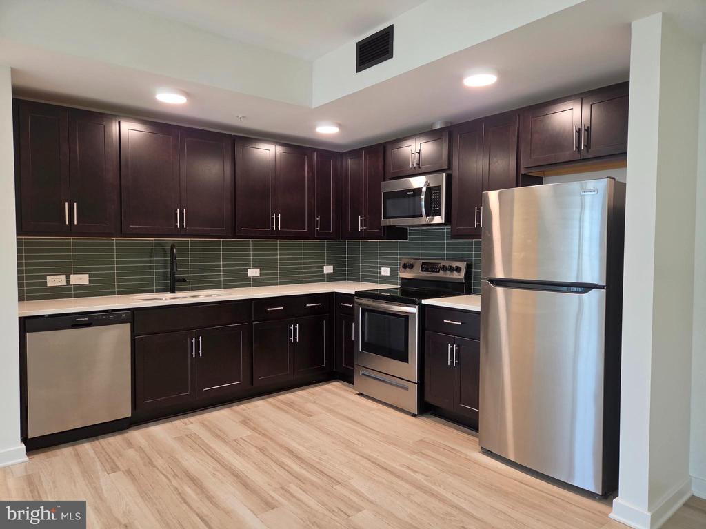 102 HANOVER STREET 204