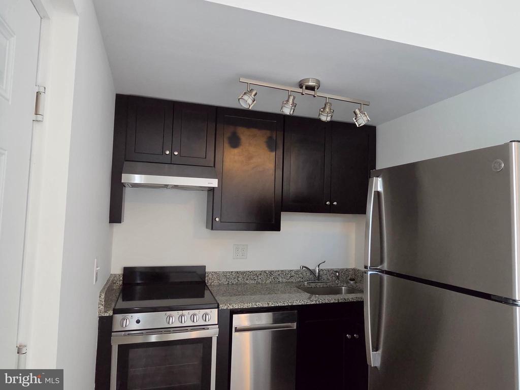 2205 PRINCESS ANNE STREET Unit: 201
