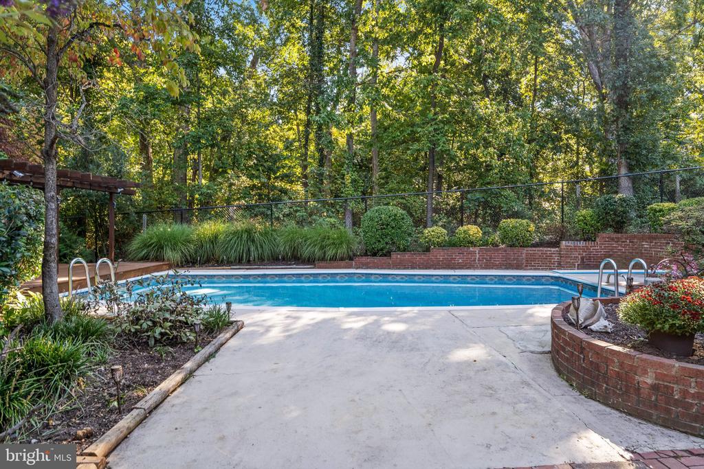 441 DEERWOOD DRIVE