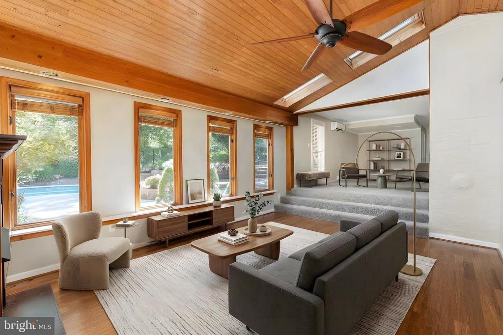 441 DEERWOOD DRIVE