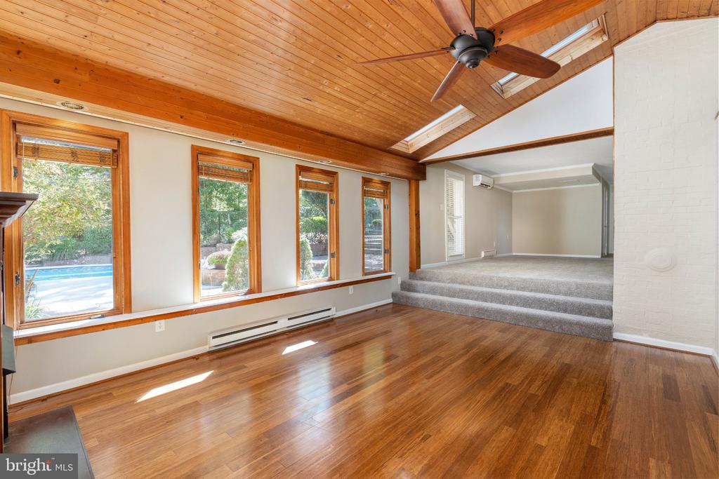 441 DEERWOOD DRIVE