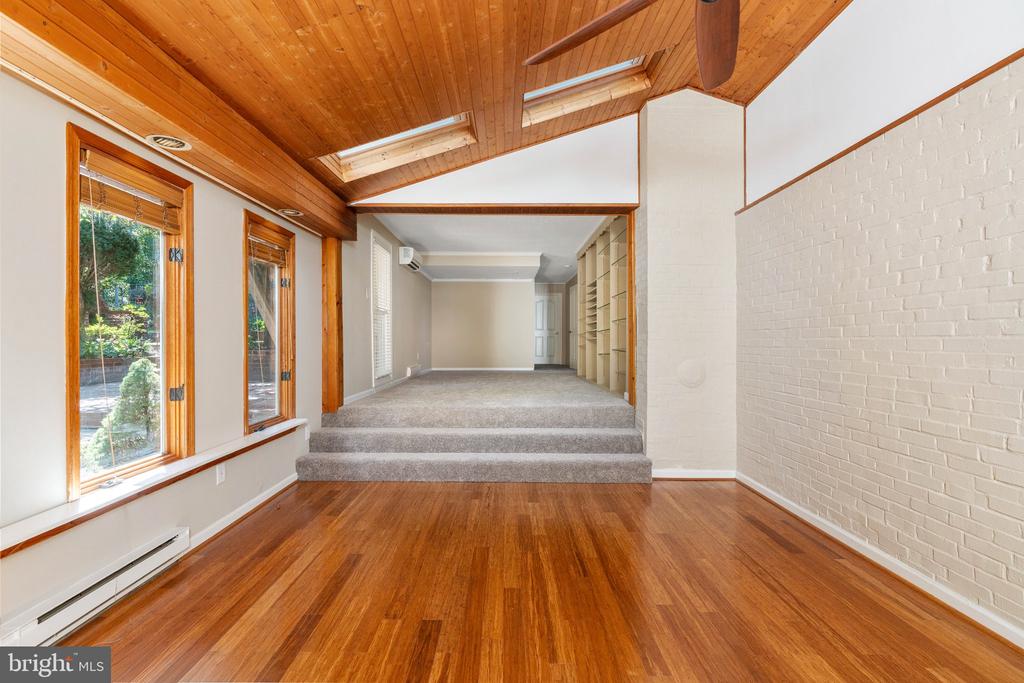 441 DEERWOOD DRIVE