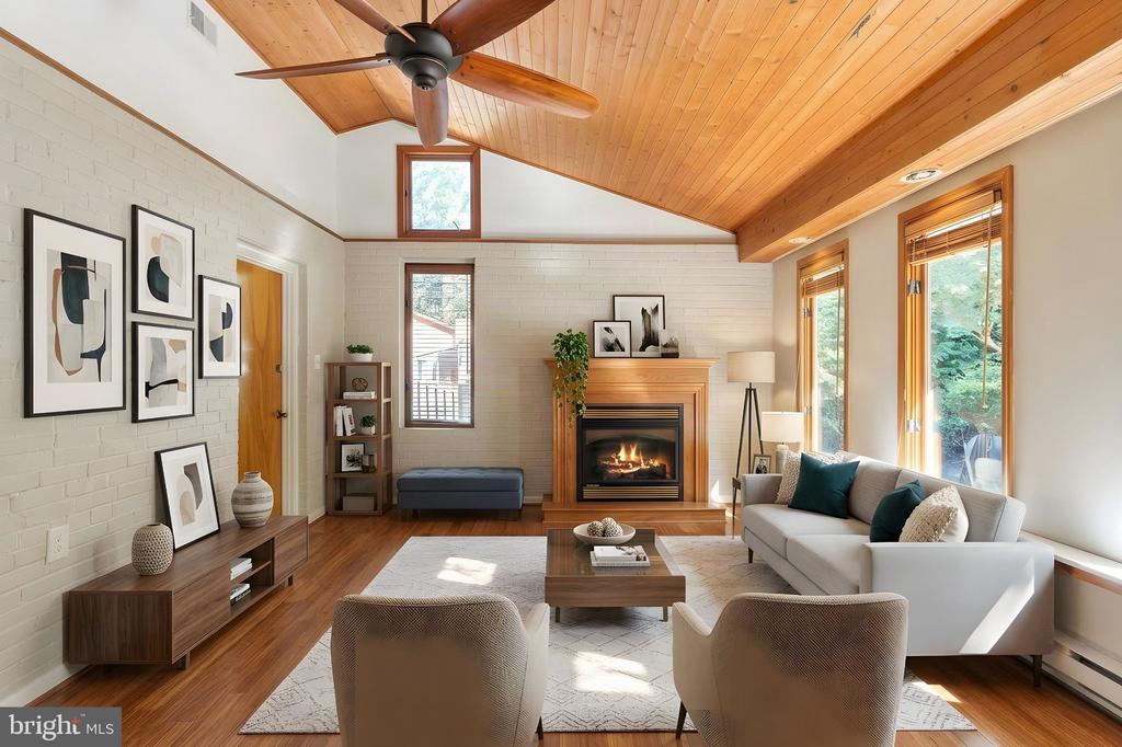 441 DEERWOOD DRIVE