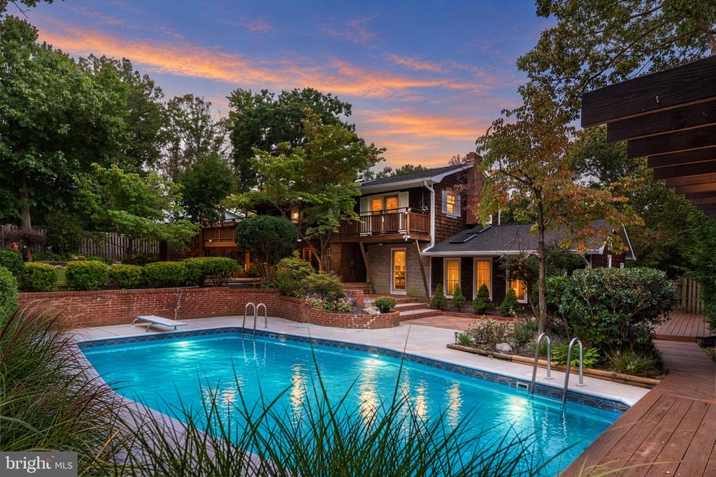 441 DEERWOOD DRIVE