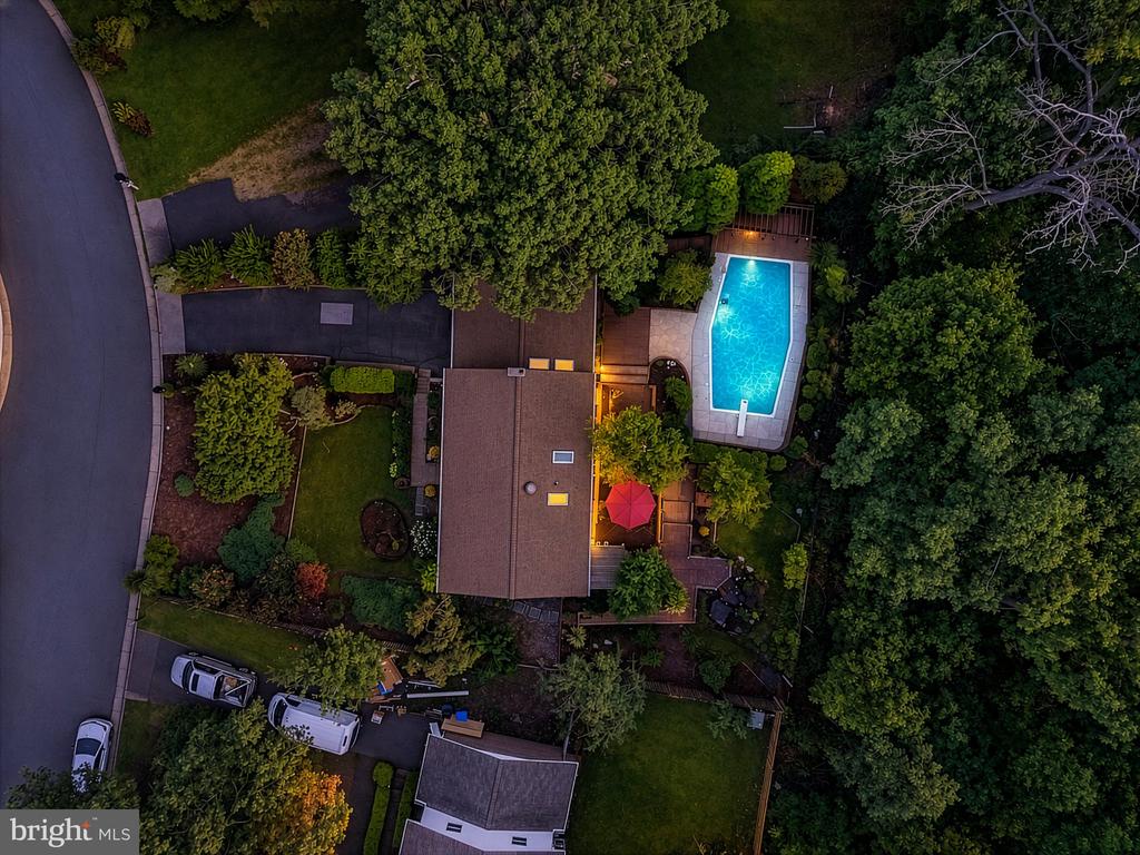 441 DEERWOOD DRIVE