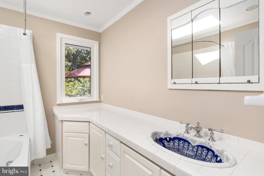 441 DEERWOOD DRIVE
