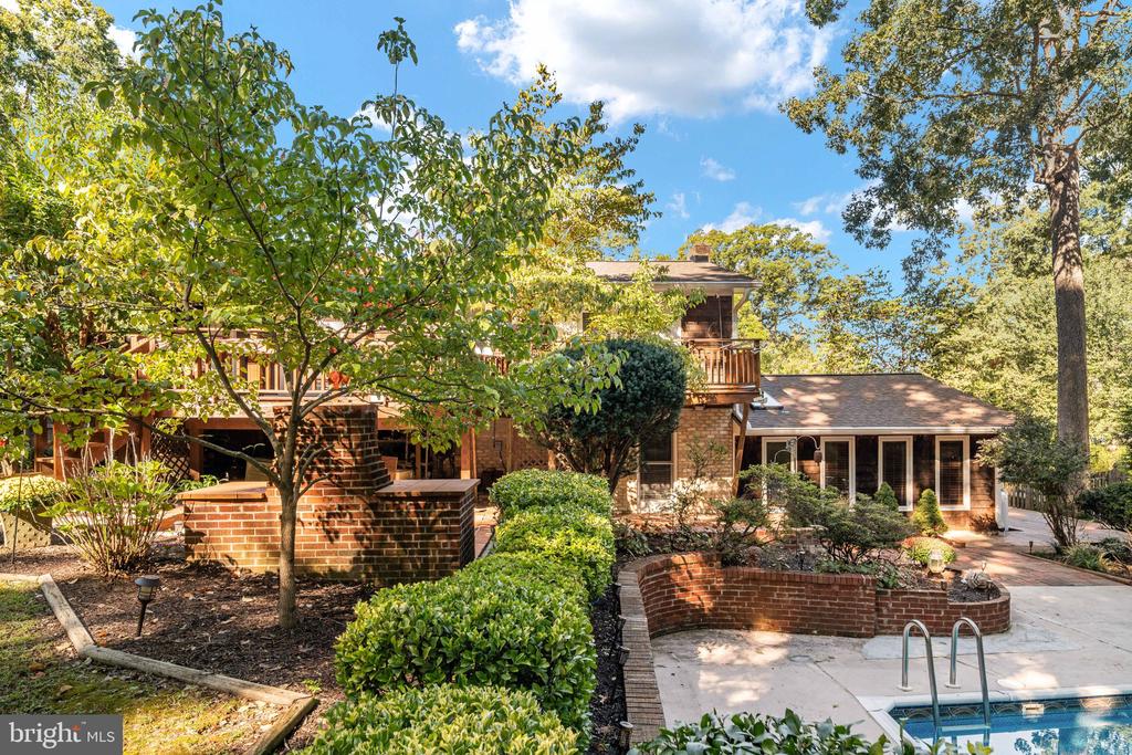 441 DEERWOOD DRIVE