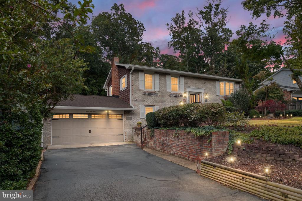 441 DEERWOOD DRIVE