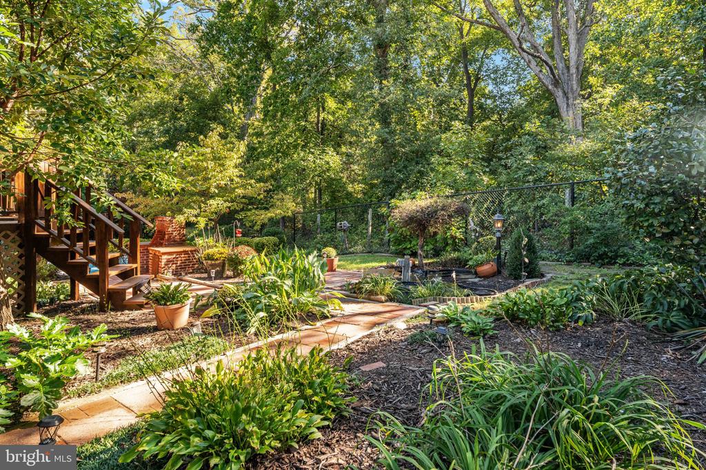 441 DEERWOOD DRIVE