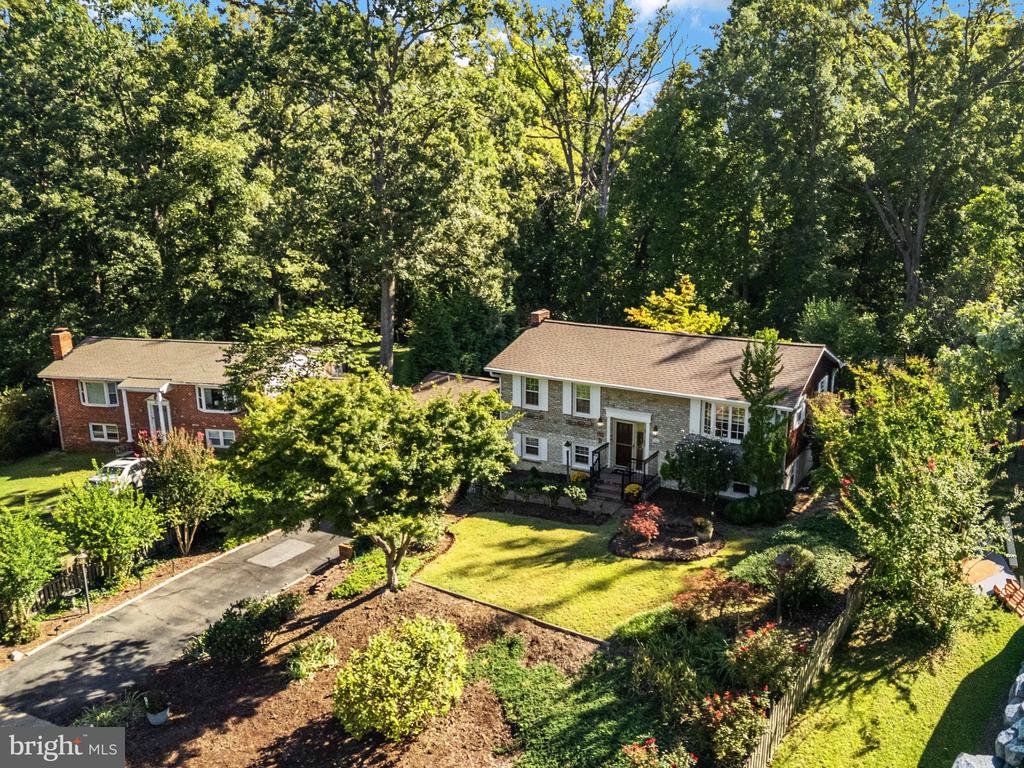441 DEERWOOD DRIVE