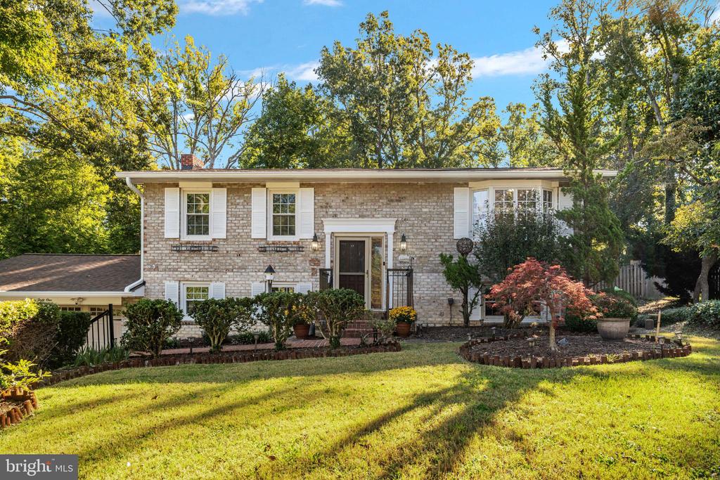 441 DEERWOOD DRIVE