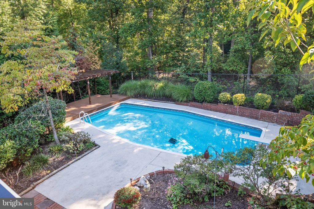 441 DEERWOOD DRIVE