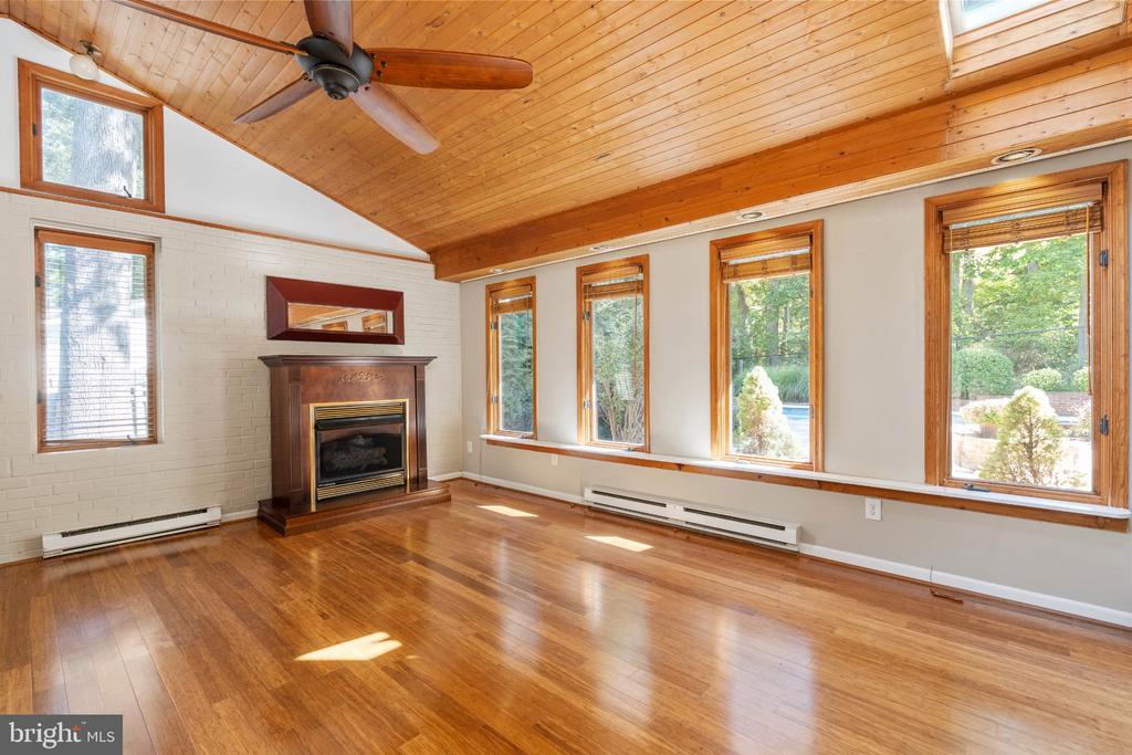 441 DEERWOOD DRIVE