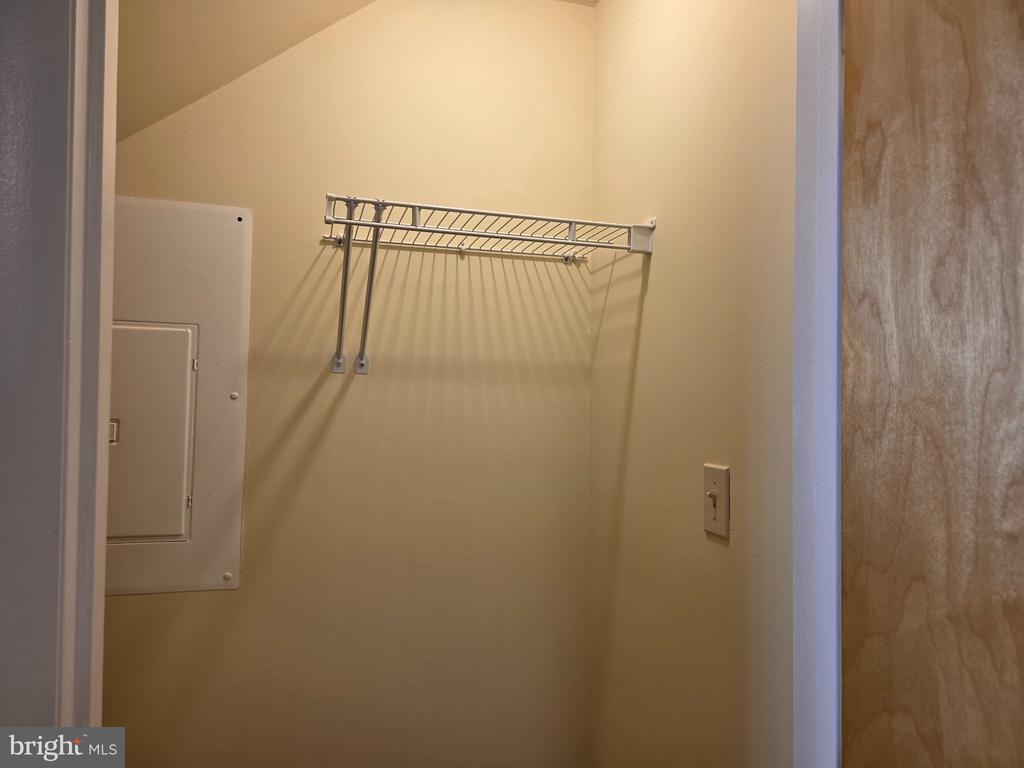 907 CAROLINE STREET Unit: 9