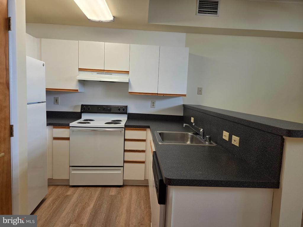 907 CAROLINE STREET Unit: 9