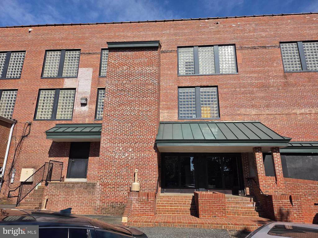 907 CAROLINE STREET Unit: 9