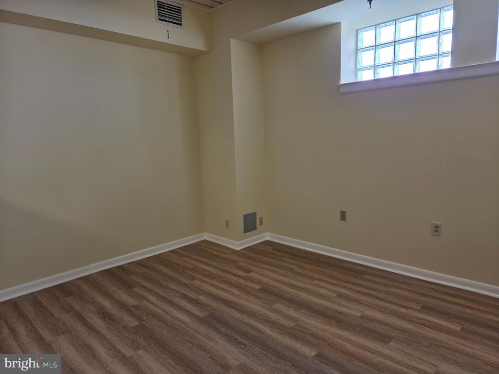907 CAROLINE STREET Unit: 9