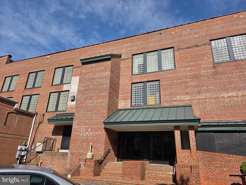 907 CAROLINE STREET Unit: 9