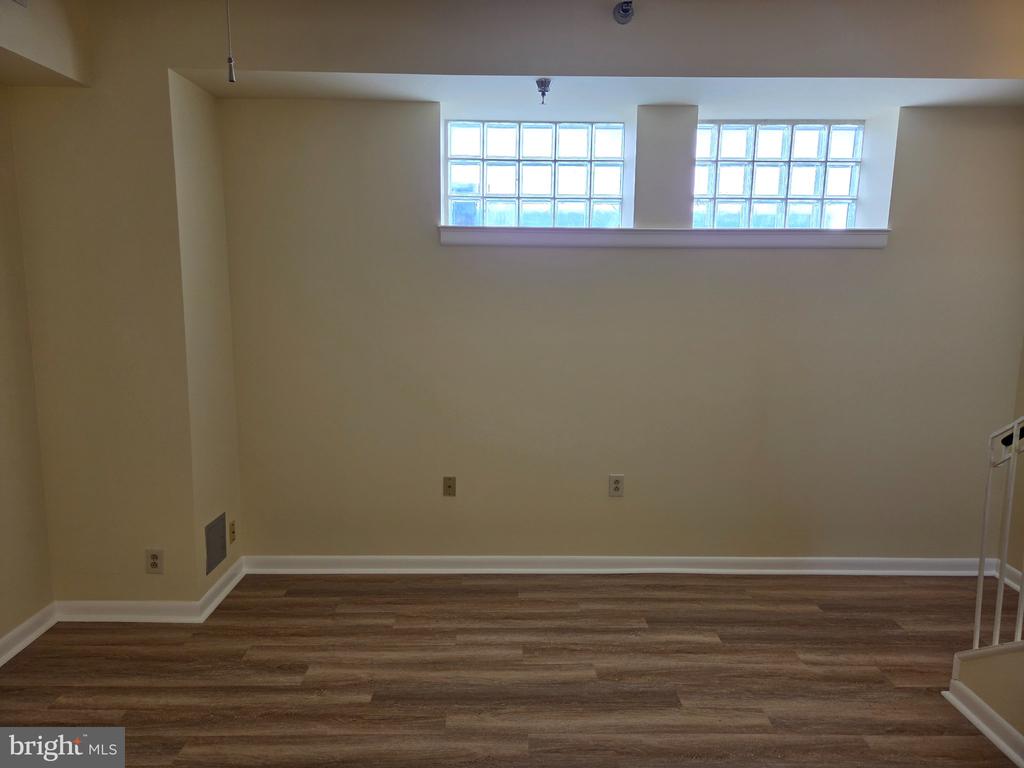 907 CAROLINE STREET Unit: 9