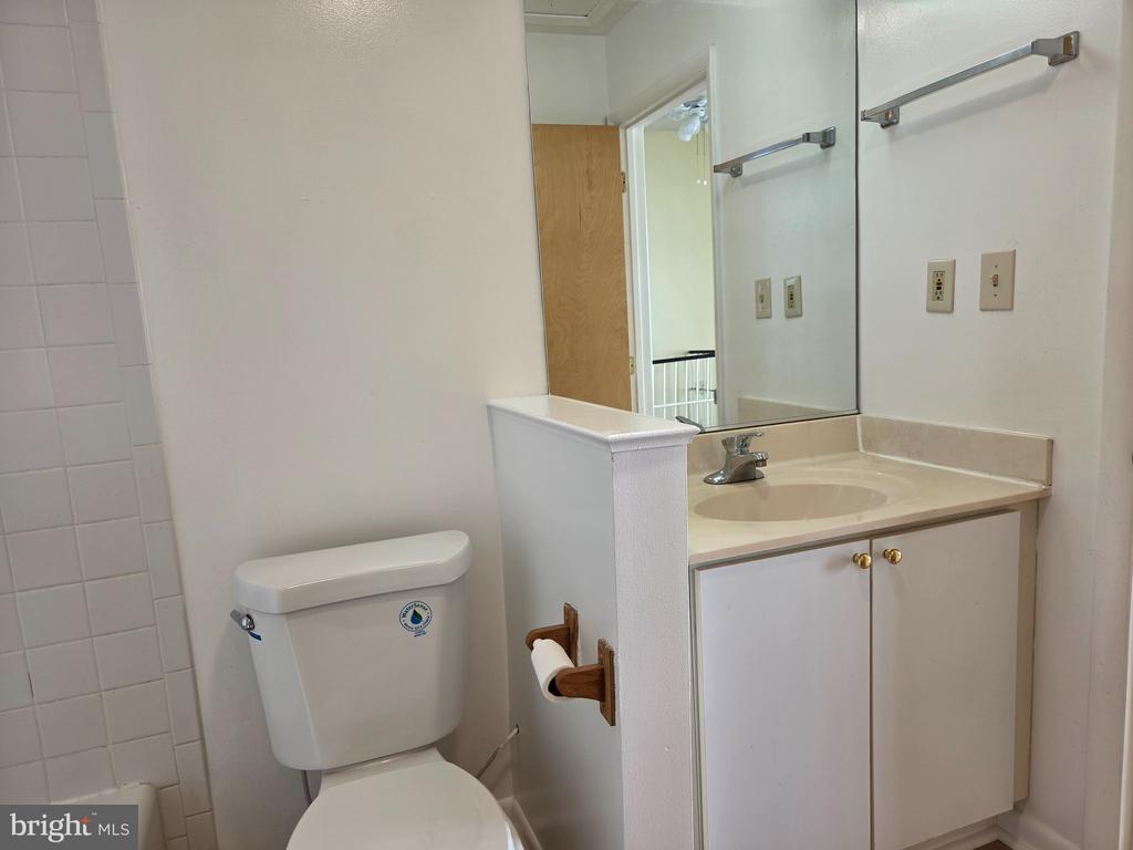 907 CAROLINE STREET Unit: 9