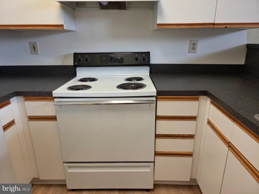 907 CAROLINE STREET Unit: 9